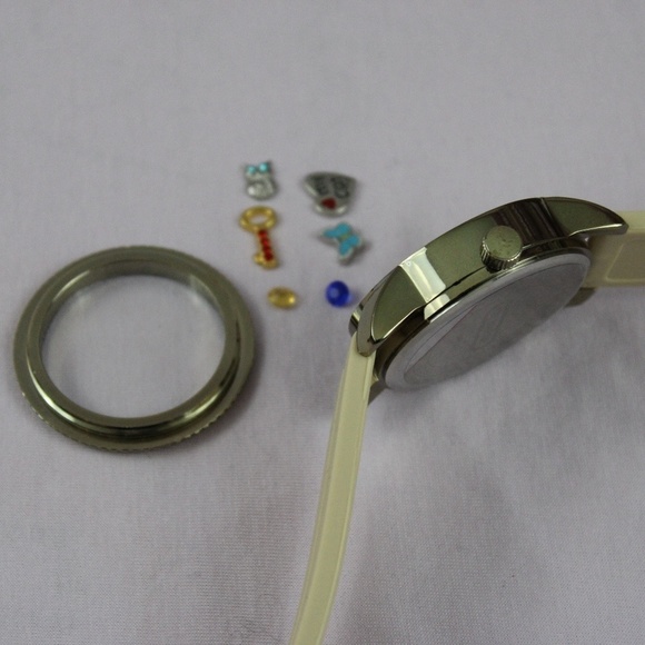 Fun Charm Watch - Picture 8 of 8